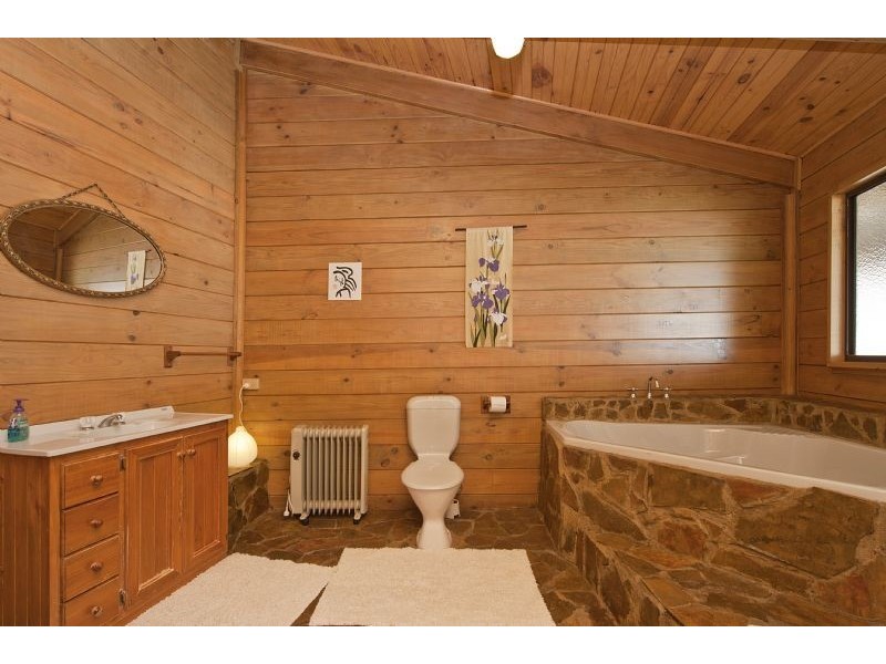 90 Whitegum Drive, Wheatsheaf VIC 3461