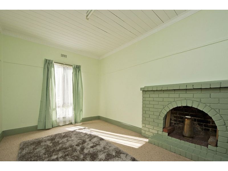 16 Little Street, Daylesford VIC 3460