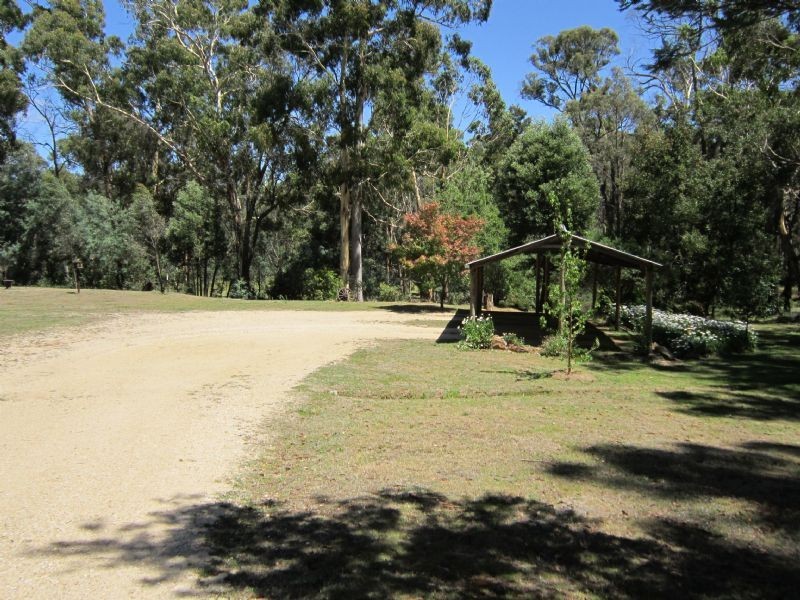 90 Whitegum Drive, Wheatsheaf VIC 3461