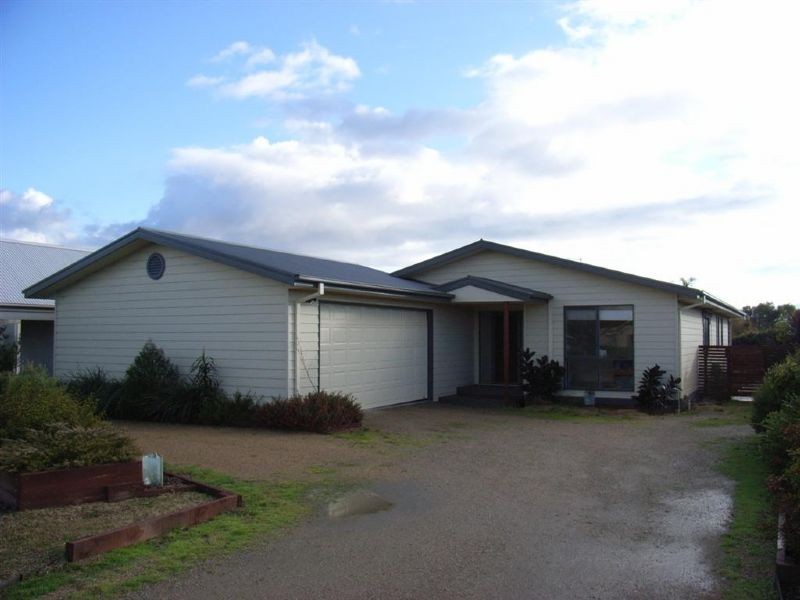26 Lake View Drive, Safety Beach VIC 3936