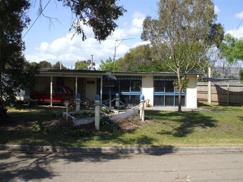 4 Brian Street, Safety Beach VIC 3936