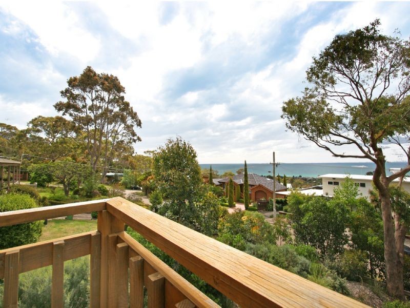 8 Weymouth Drive, Dromana VIC 3936