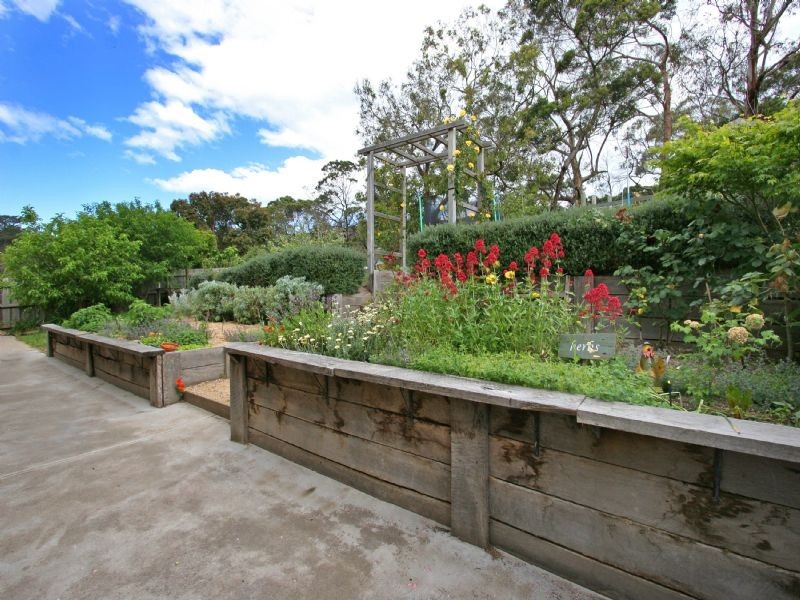 8 Weymouth Drive, Dromana VIC 3936