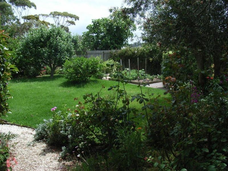 81 Seaview Avenue, Safety Beach VIC 3936