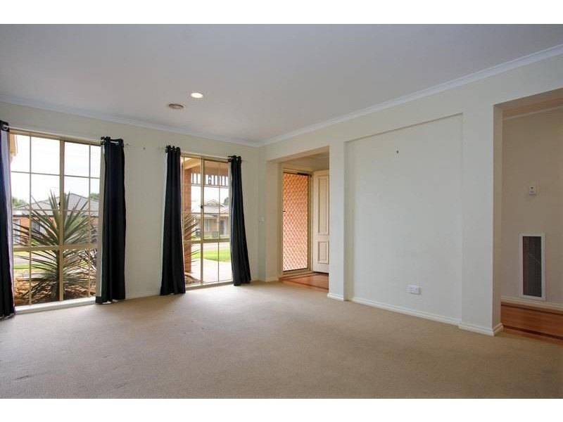 33 Sunningdale Road, Rosebud VIC 3939