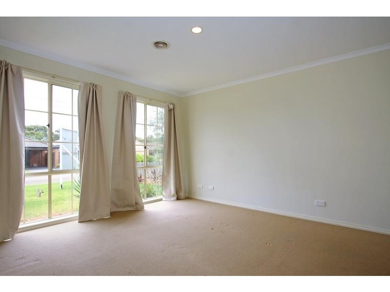 33 Sunningdale Road, Rosebud VIC 3939