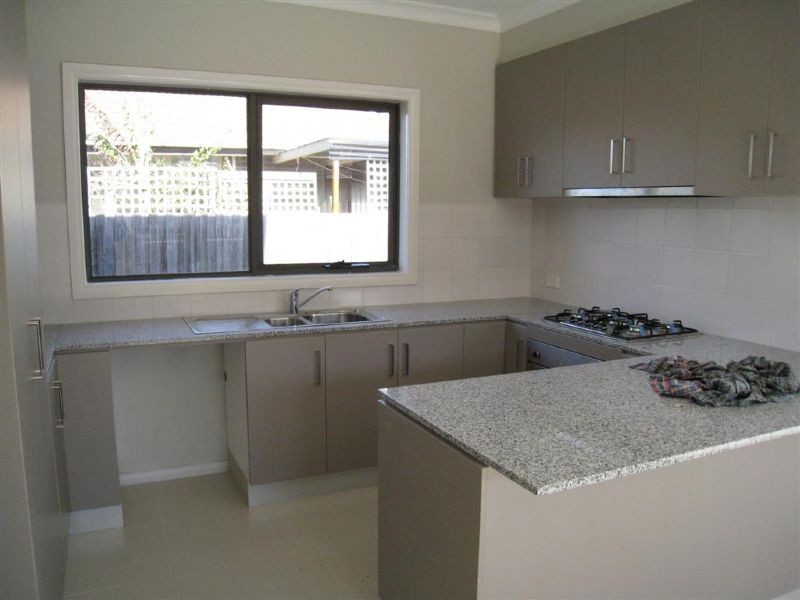 1/30 Rosalie Avenue, Dromana VIC 3936