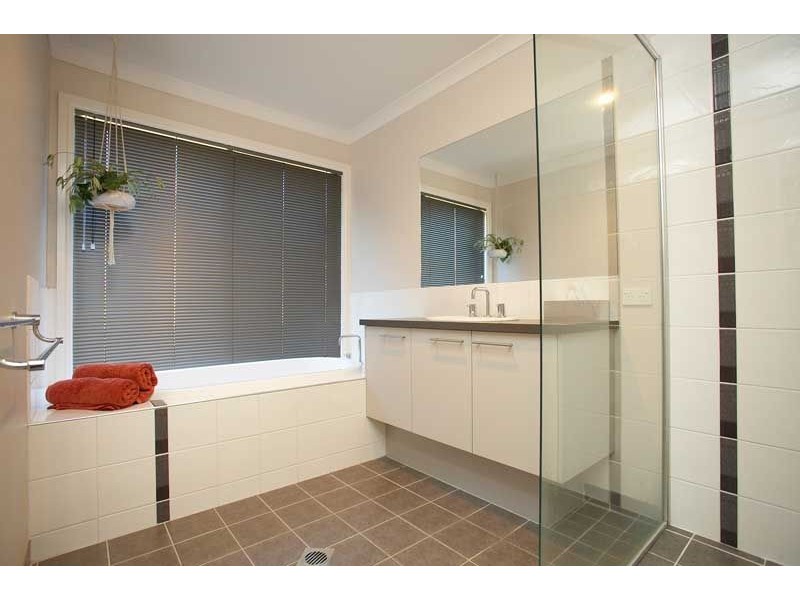 8 Fairway Drive, Safety Beach VIC 3936