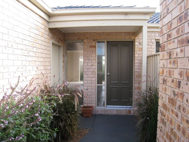 2/8 Bellmare Avenue, Dromana VIC 3936