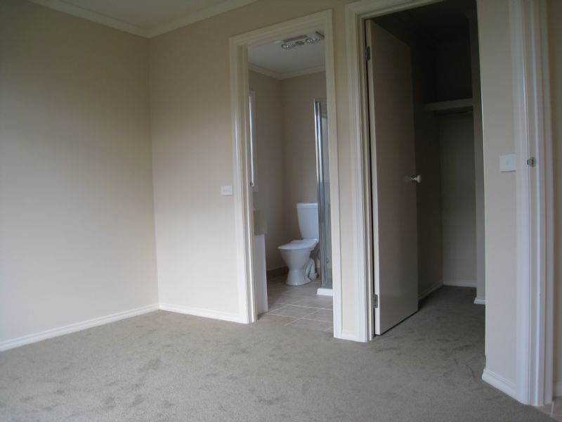 2/8 Bellmare Avenue, Dromana VIC 3936