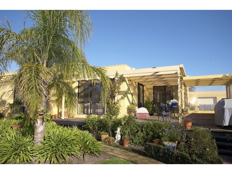 16 Fairway Circle, Safety Beach VIC 3936