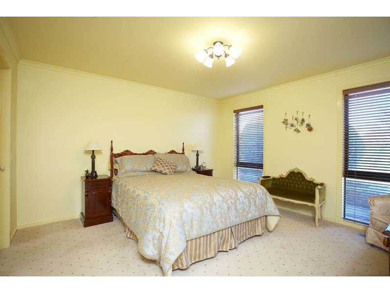 16 Fairway Circle, Safety Beach VIC 3936