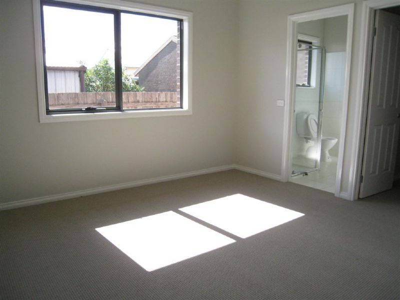 2/30 Rosalie Avenue, Dromana VIC 3936