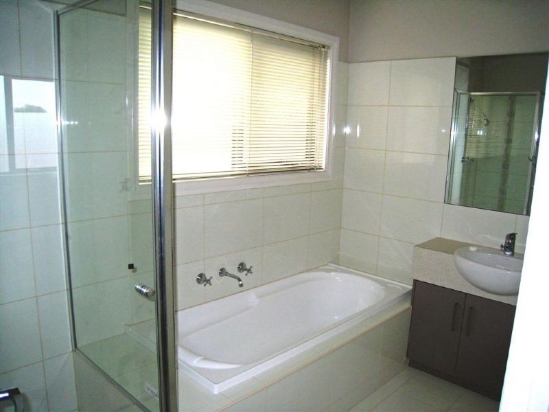 1/30 Rosalie Avenue, Dromana VIC 3936