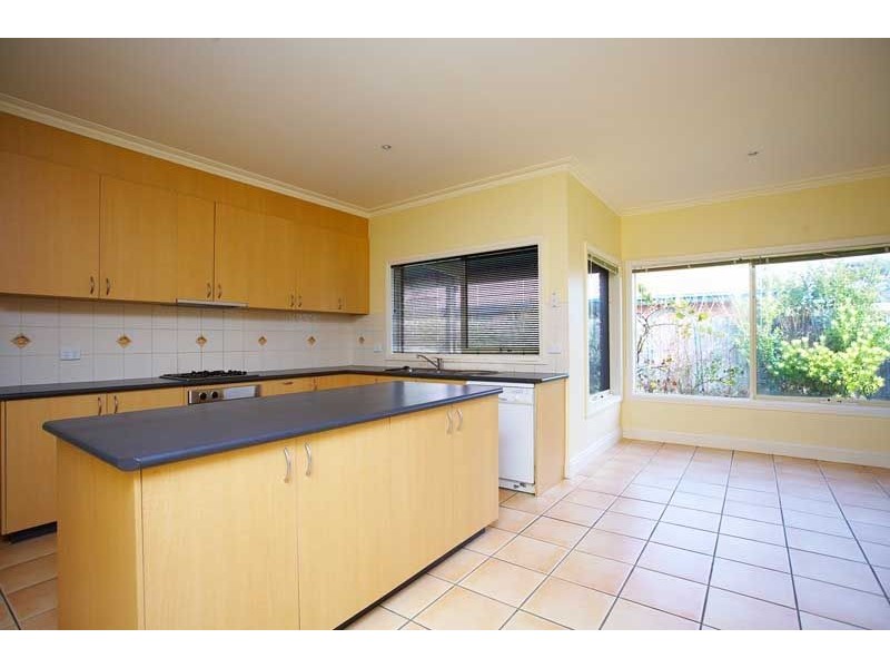 8 Moonlight Mews, Safety Beach VIC 3936