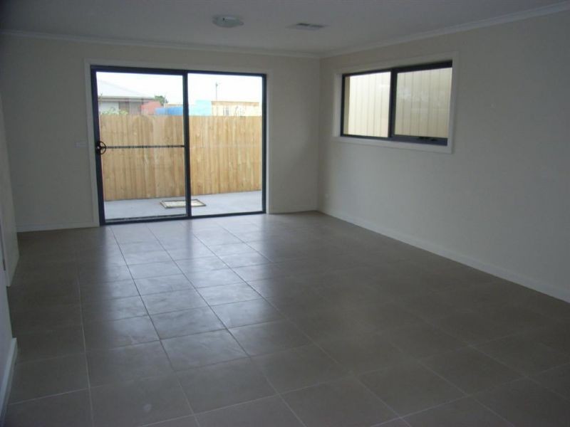 2/17 Solander Street, Dromana VIC 3936