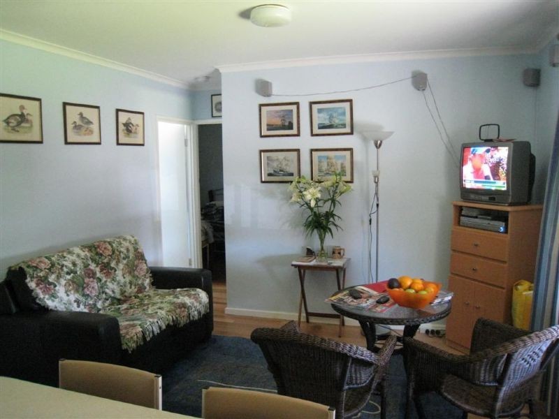 8 Tassel Road, Safety Beach VIC 3936