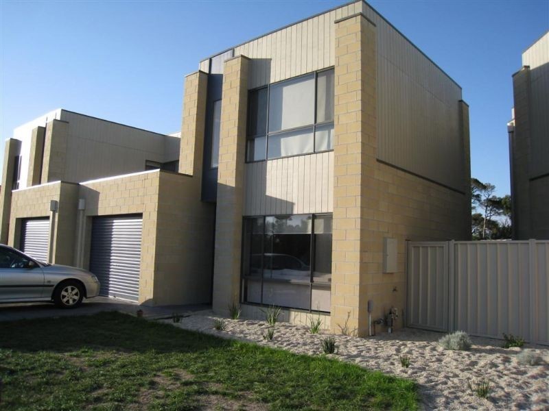 2/15 Woodlands Grove, Safety Beach VIC 3936