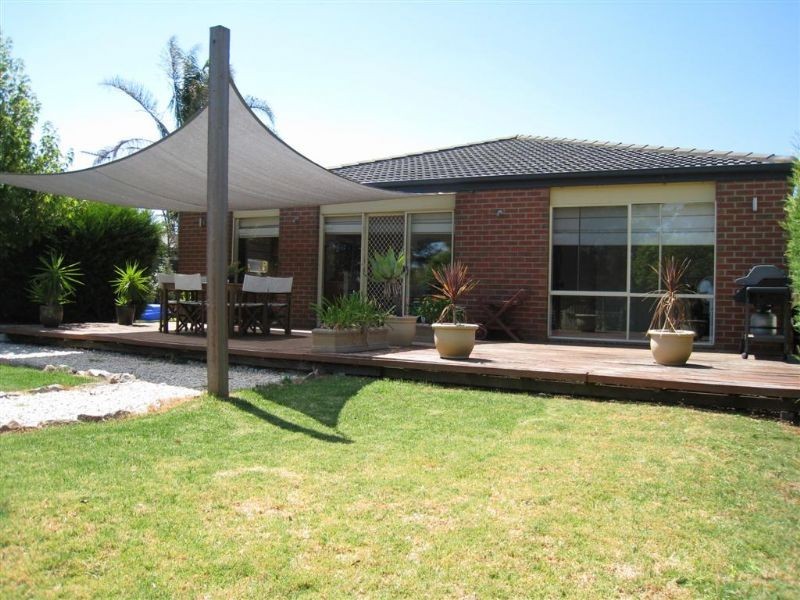 14 Lakeside Court, Safety Beach VIC 3936