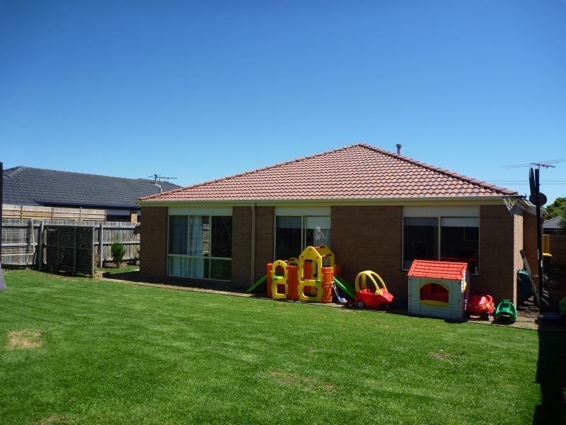33 Sunningdale Road, Rosebud VIC 3939