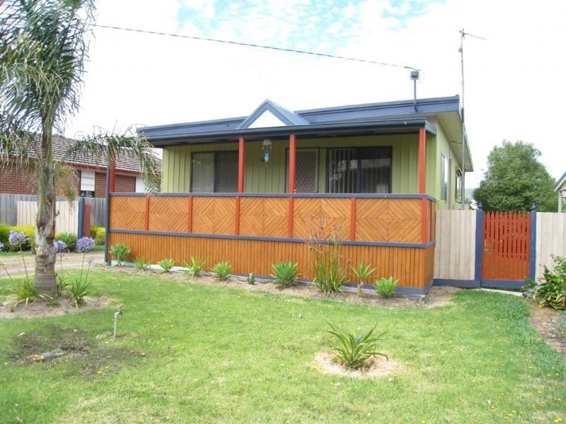 24 Clyde Road, Safety Beach VIC 3936