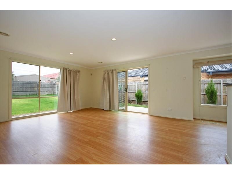 33 Sunningdale Road, Rosebud VIC 3939