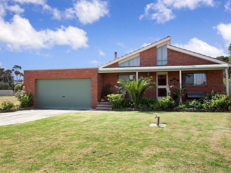 13 Woodlands Grove, Safety Beach VIC 3936