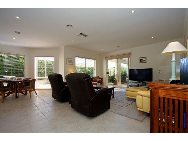 34 Victoria Street, Safety Beach VIC 3936