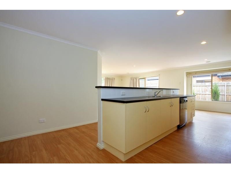 33 Sunningdale Road, Rosebud VIC 3939