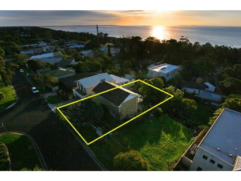 16 Burrell Street, Mccrae VIC 3938