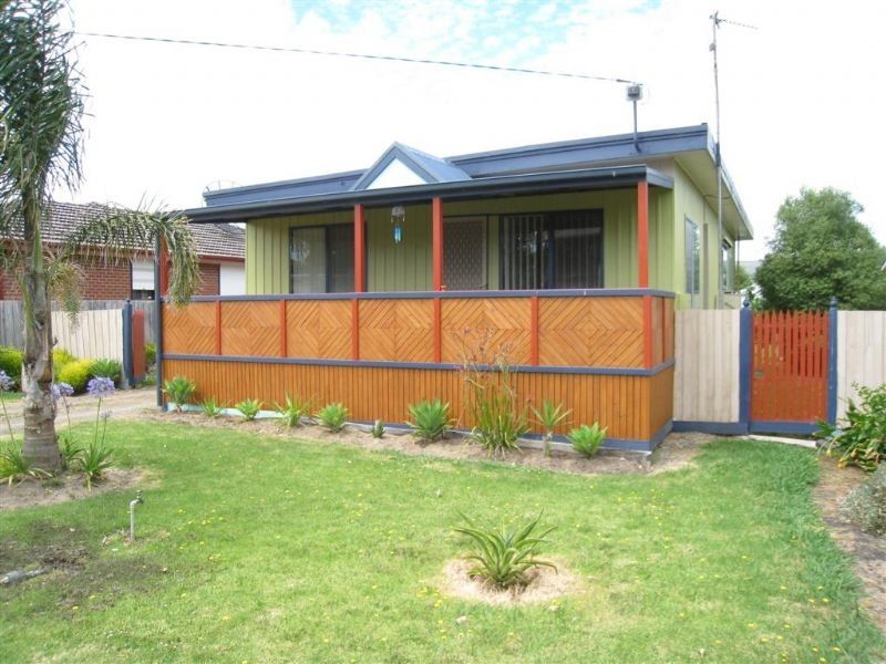 24 Clyde Road, Safety Beach VIC 3936