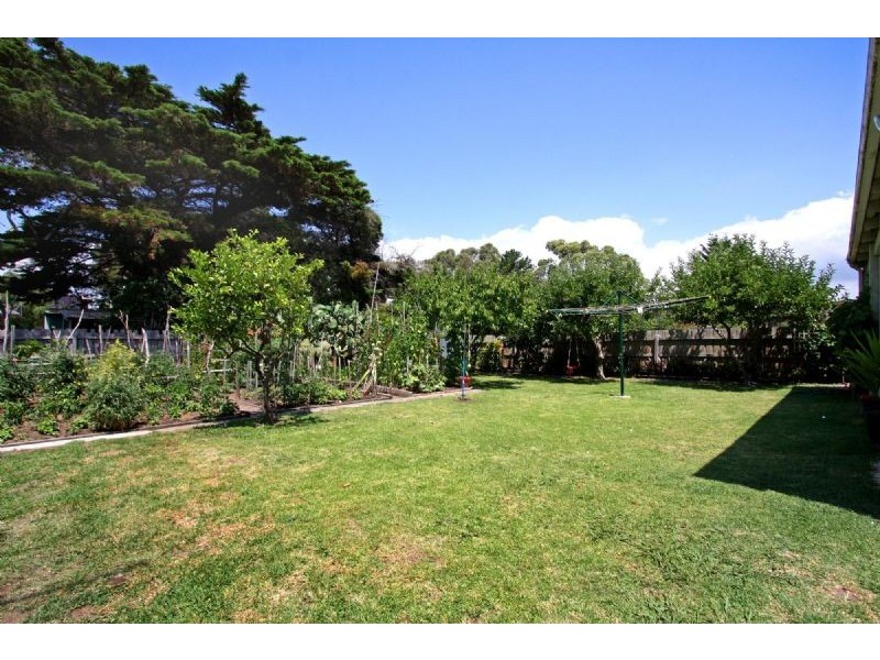 212 Dromana Parade, Safety Beach VIC 3936