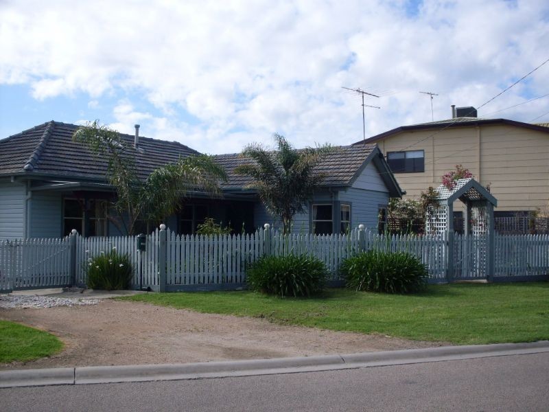 6 Dromana Parade, Safety Beach VIC 3936