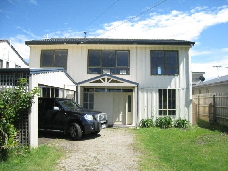 Upper/27 Dromana Parade, Safety Beach VIC 3936