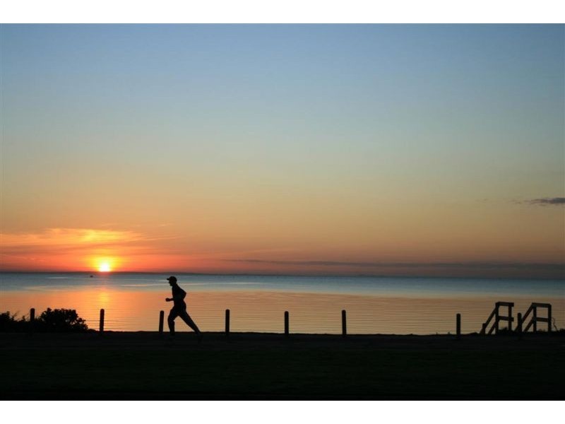 Upper/27 Dromana Parade, Safety Beach VIC 3936