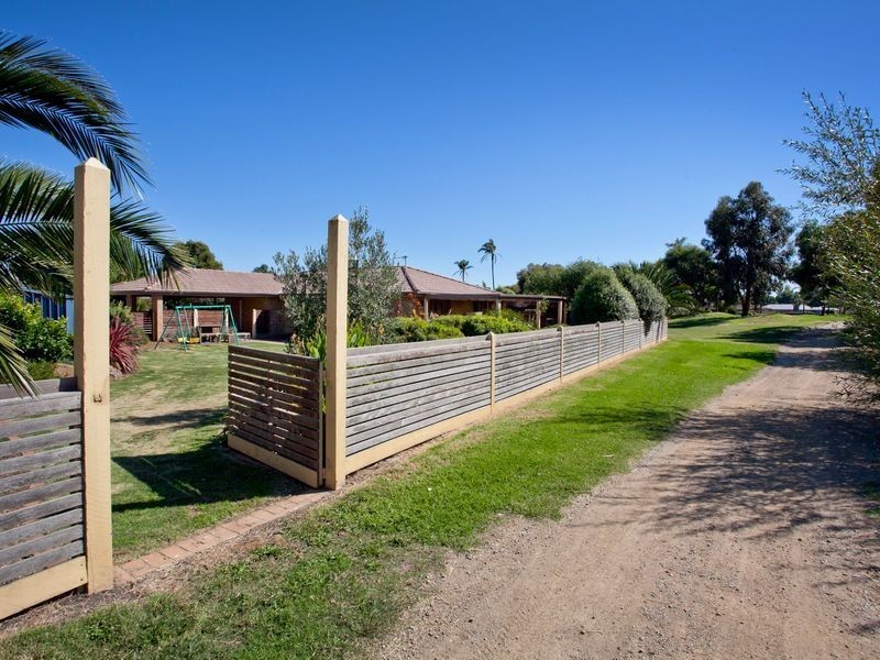 52 Golf Course Lane, Safety Beach VIC 3936