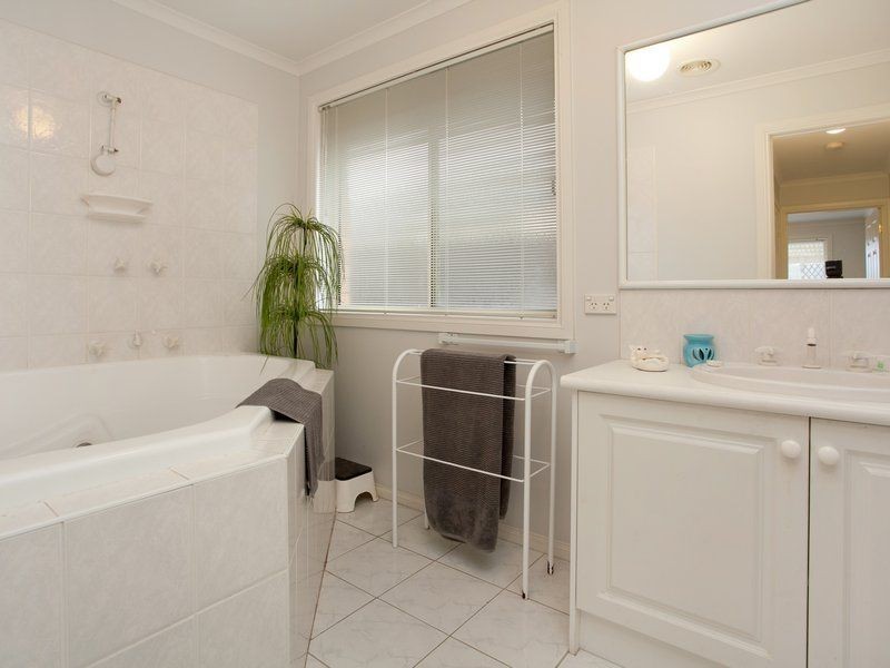 4 Victoria Crescent, Safety Beach VIC 3936