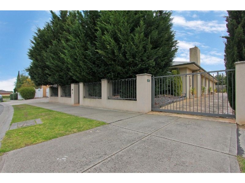 1 Ellinbank Crescent, Mornington VIC 3931