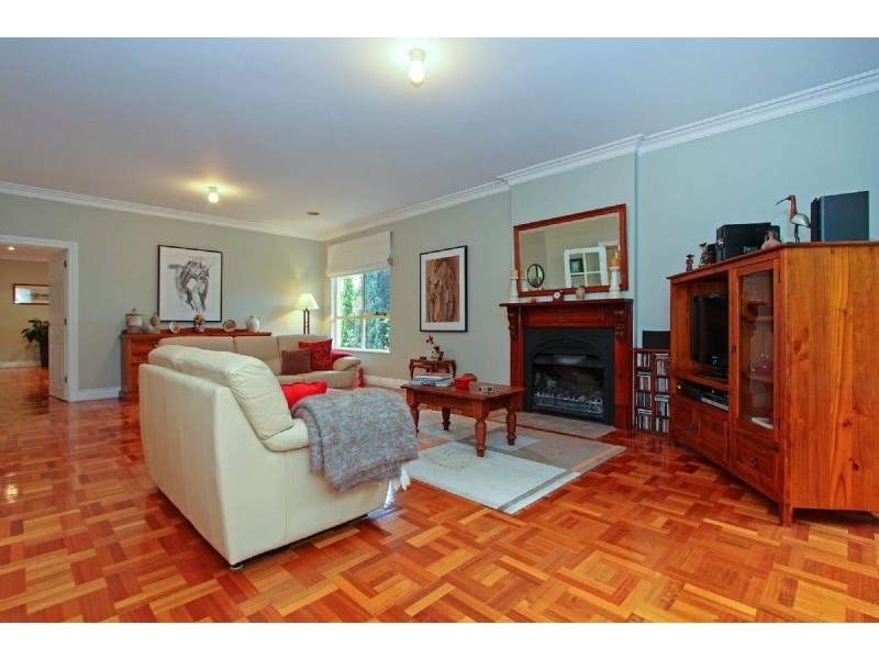 1 Ellinbank Crescent, Mornington VIC 3931