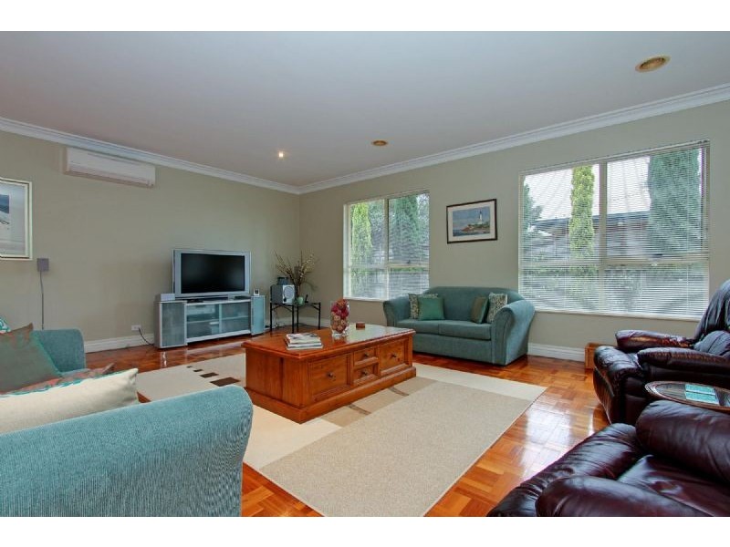 1 Ellinbank Crescent, Mornington VIC 3931