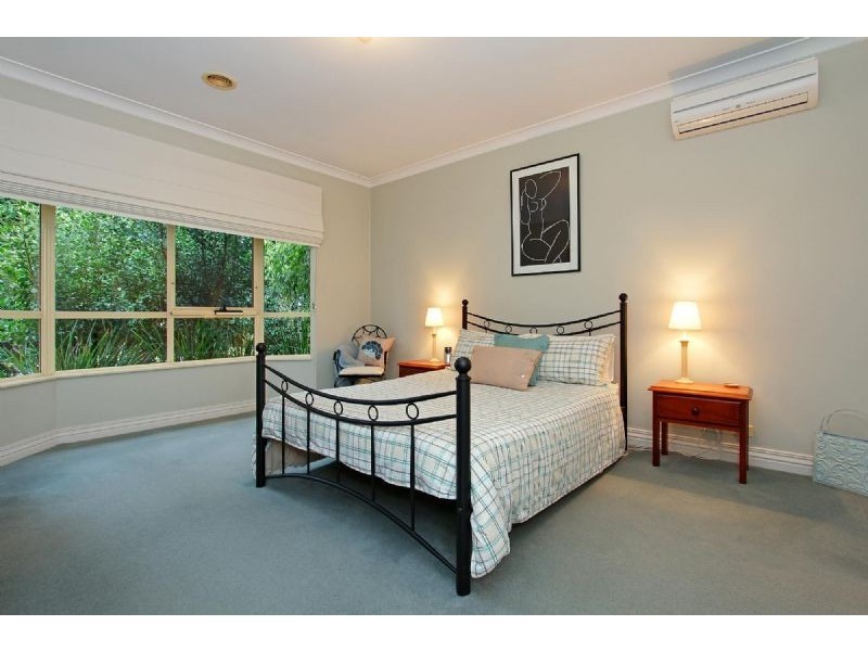 1 Ellinbank Crescent, Mornington VIC 3931