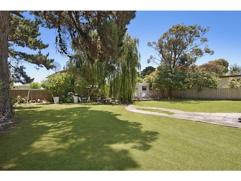 89 Seaview Avenue, Safety Beach VIC 3936