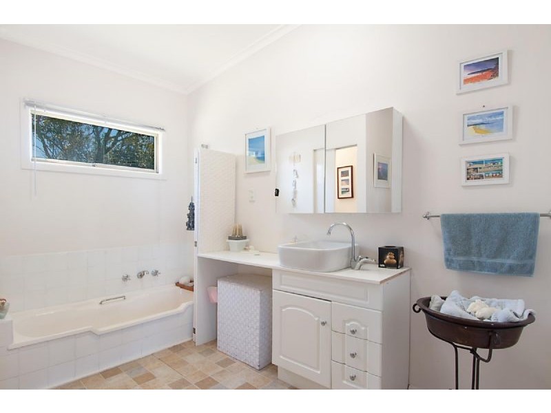89 Seaview Avenue, Safety Beach VIC 3936
