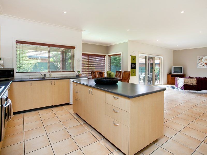 8 Moonlight Mews, Safety Beach VIC 3936