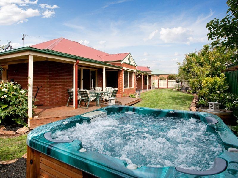 8 Moonlight Mews, Safety Beach VIC 3936