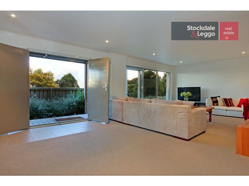 11 Outlook Road, Mccrae VIC 3938