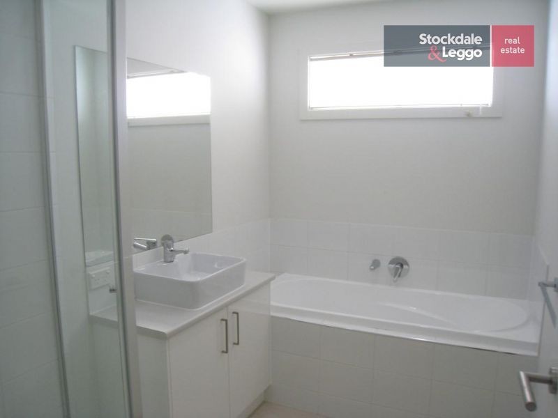 2/251 Dromana Parade, Safety Beach VIC 3936