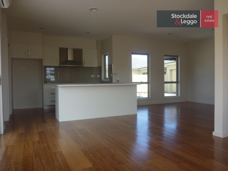 2/37 Seaview Avenue, Safety Beach VIC 3936