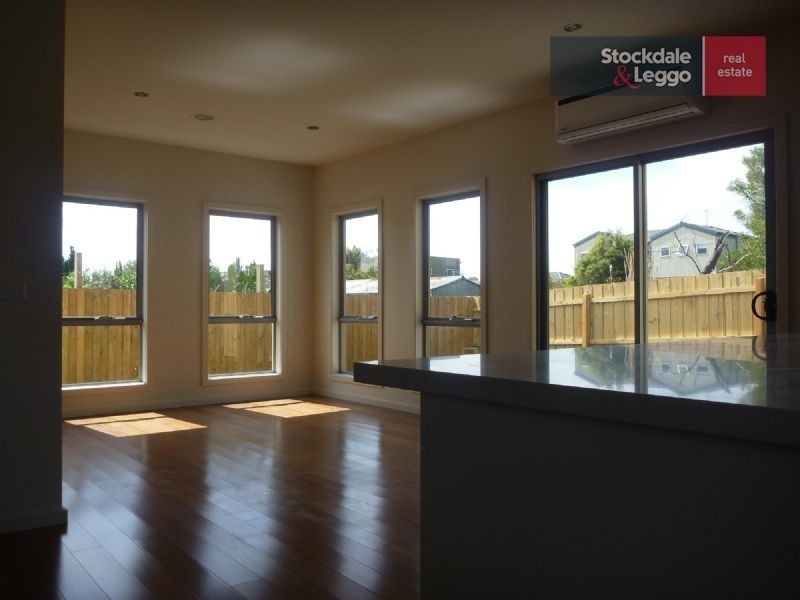 2/37 Seaview Avenue, Safety Beach VIC 3936