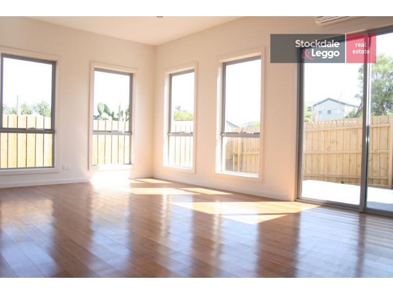 2/37 Seaview Avenue, Safety Beach VIC 3936